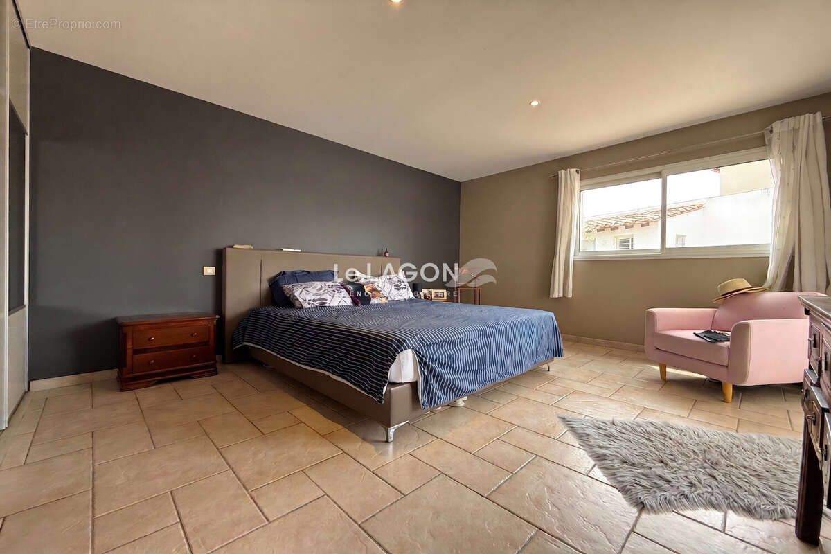 Maison 161 m² à Saint-Cyprien  - photo 5