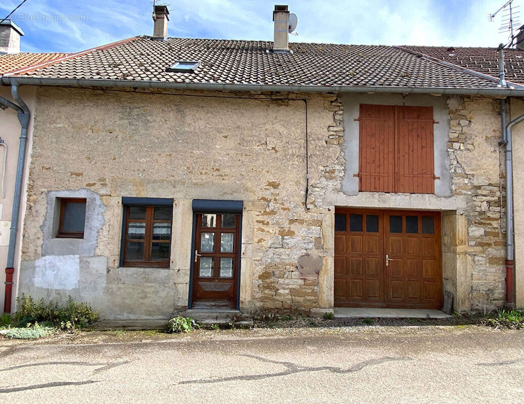 Maison à VARESSIA