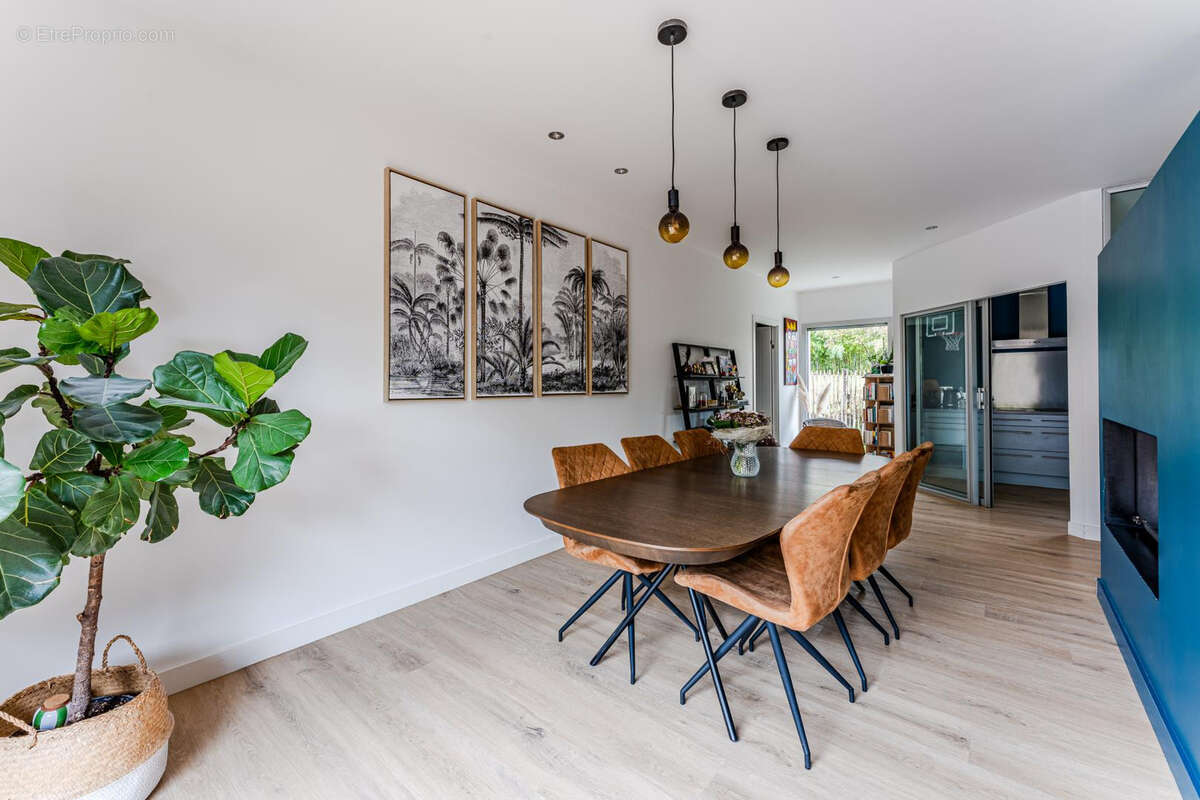 Maison à CAMBLANES-ET-MEYNAC