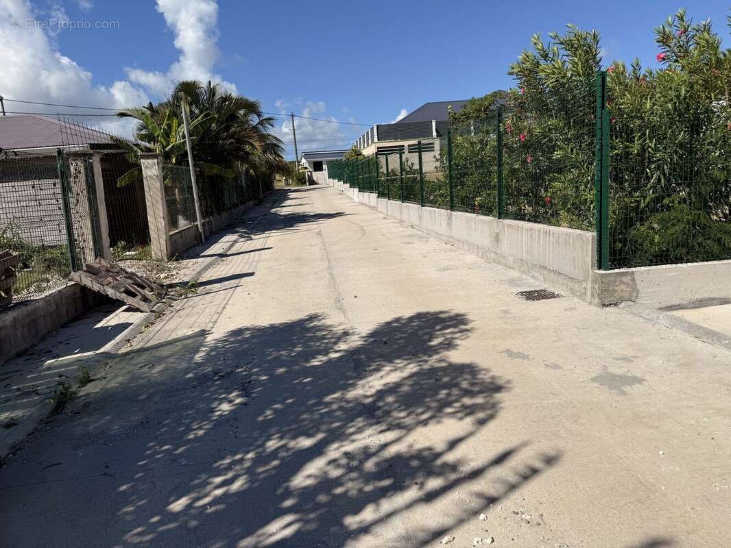 Terrain à PETIT-CANAL