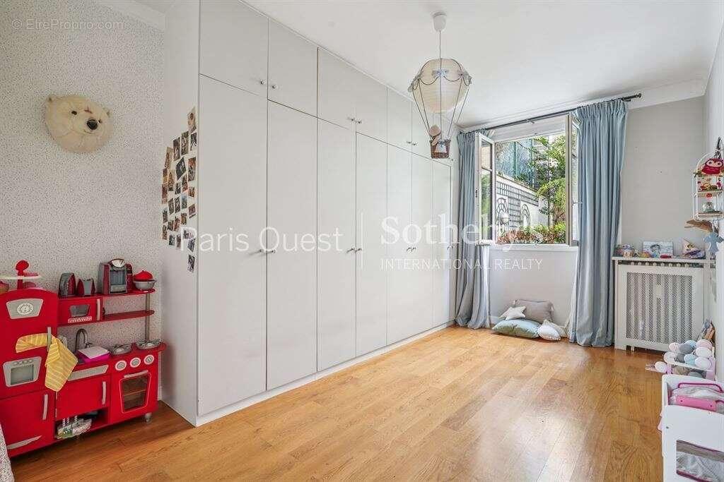 Appartement à NEUILLY-SUR-SEINE