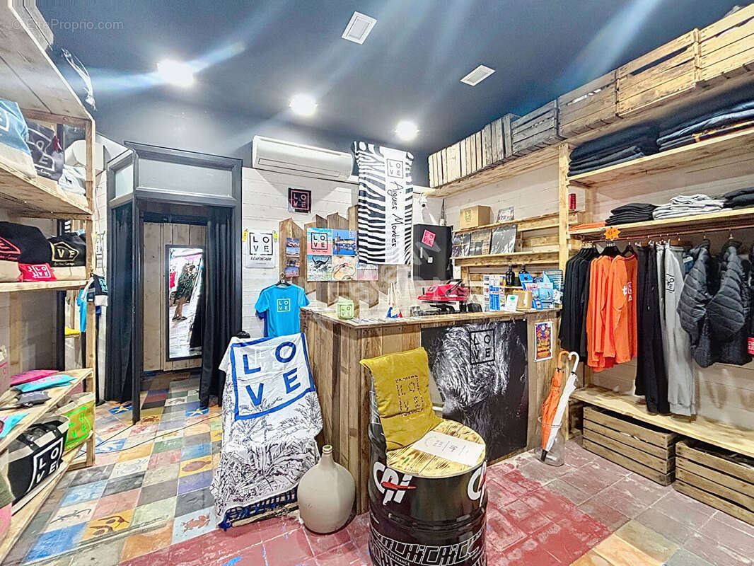 Commerce à AIGUES-MORTES