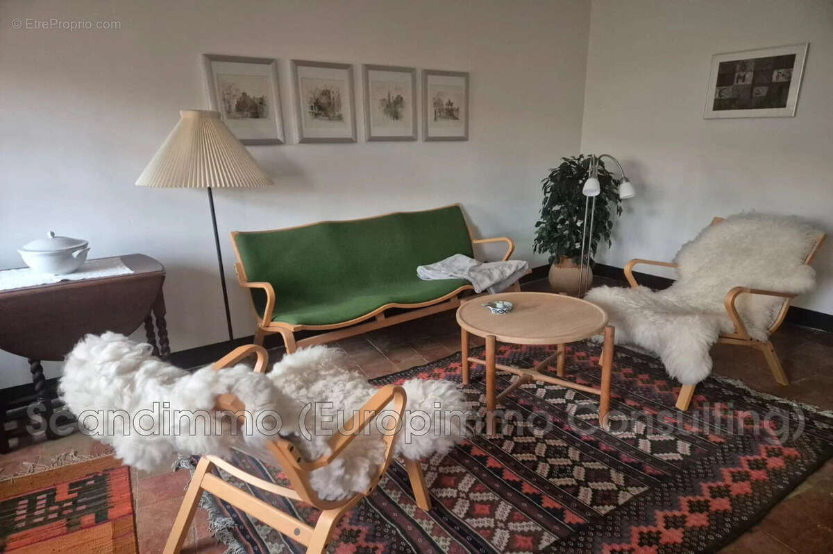 Appartement à COTIGNAC