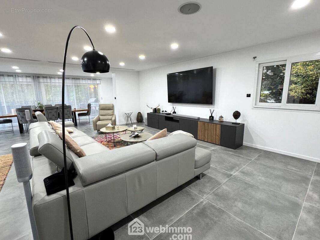 espace salon - Maison à SOISY-SUR-SEINE