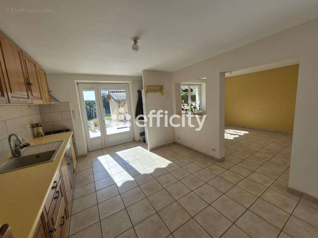 Maison à SAINT-JUNIEN