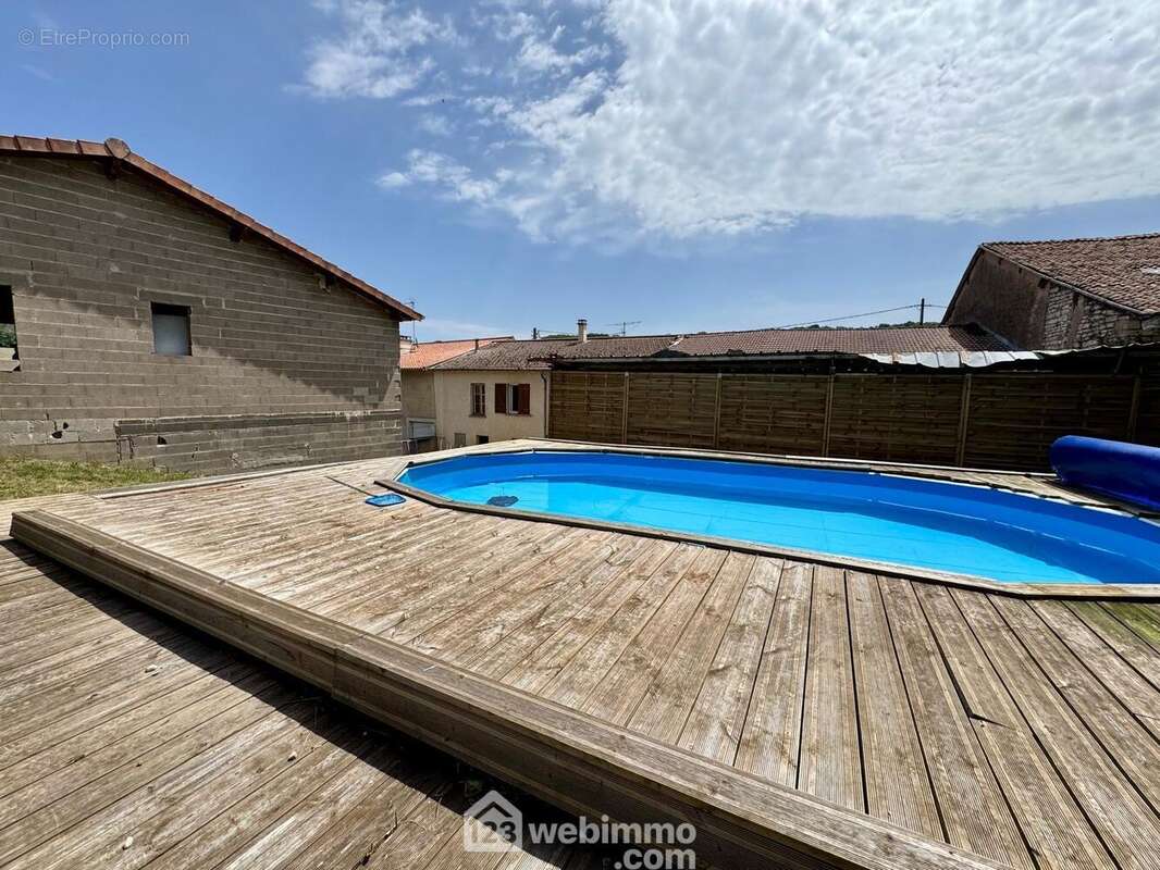 Maison à VIGNEULLES-LES-HATTONCHATEL