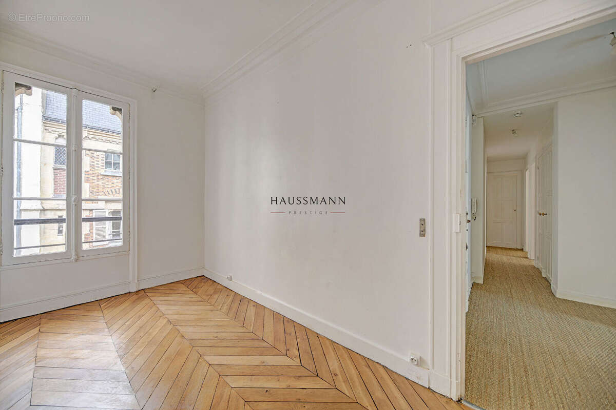 Appartement à PARIS-8E