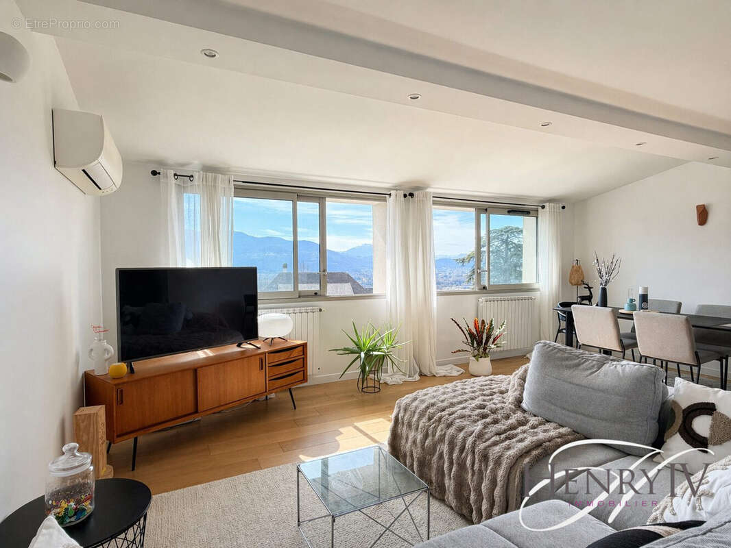 Appartement à CORENC