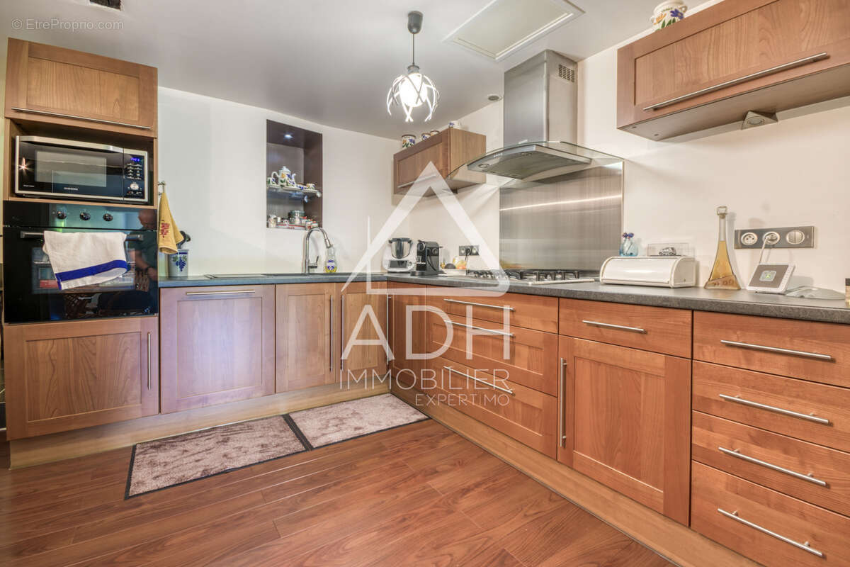 Appartement à NEAUPHLE-LE-CHATEAU