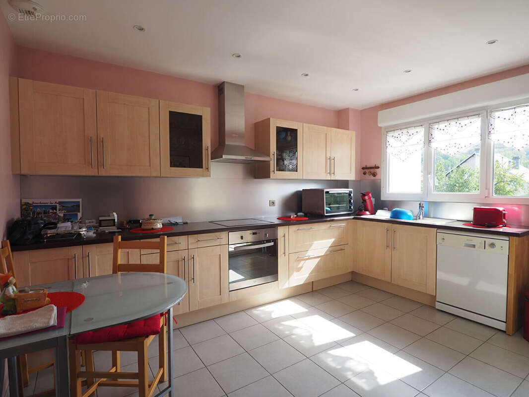 Appartement à CHARMES