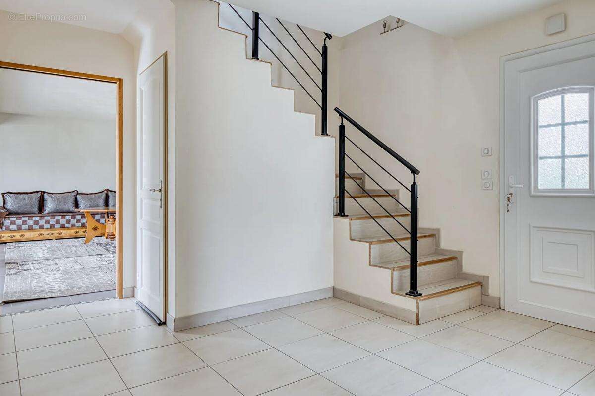 Maison à SAINT-ETIENNE-DU-ROUVRAY