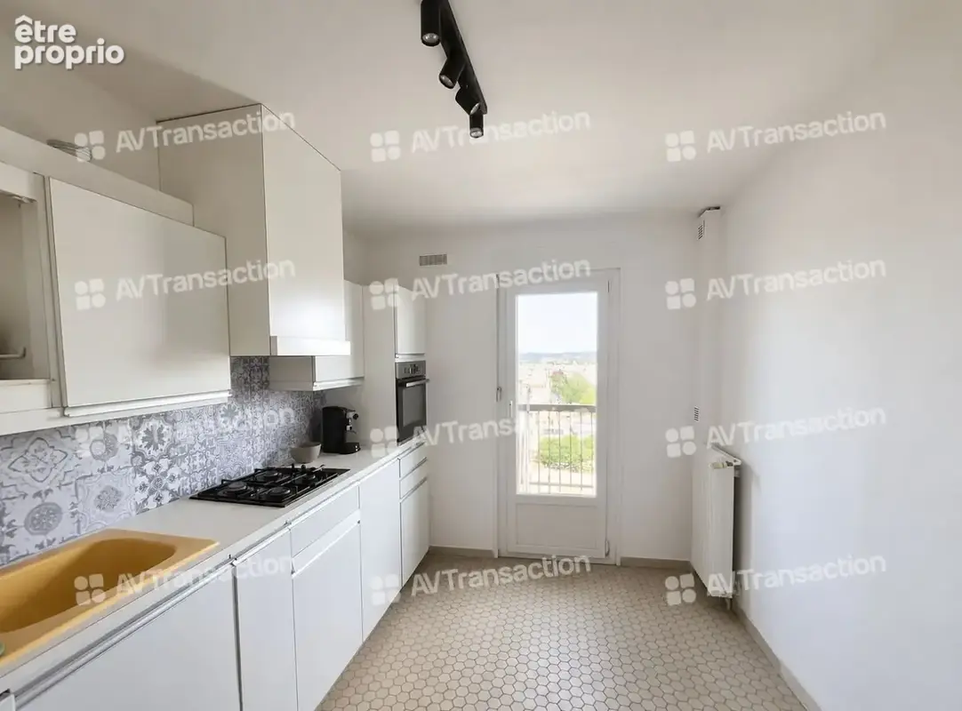 Appartement 82 m² à Bron  - photo 7