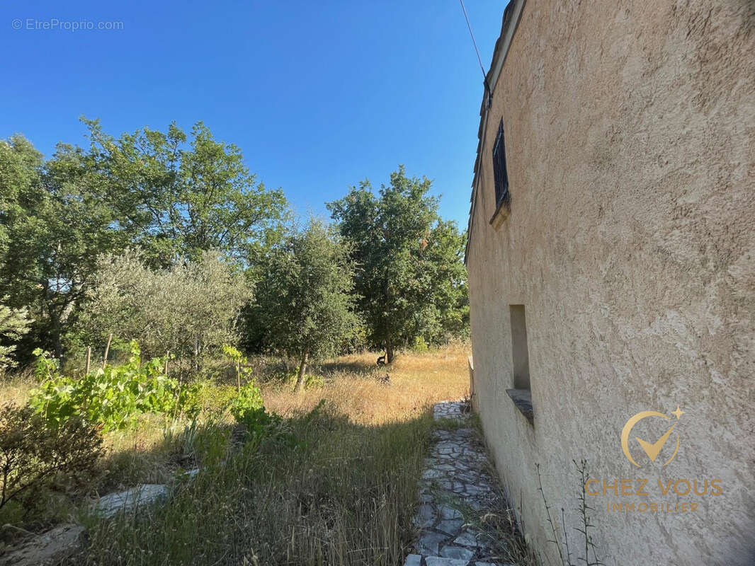 Maison 83 m² à Bagnols-En-Foret  - photo 4