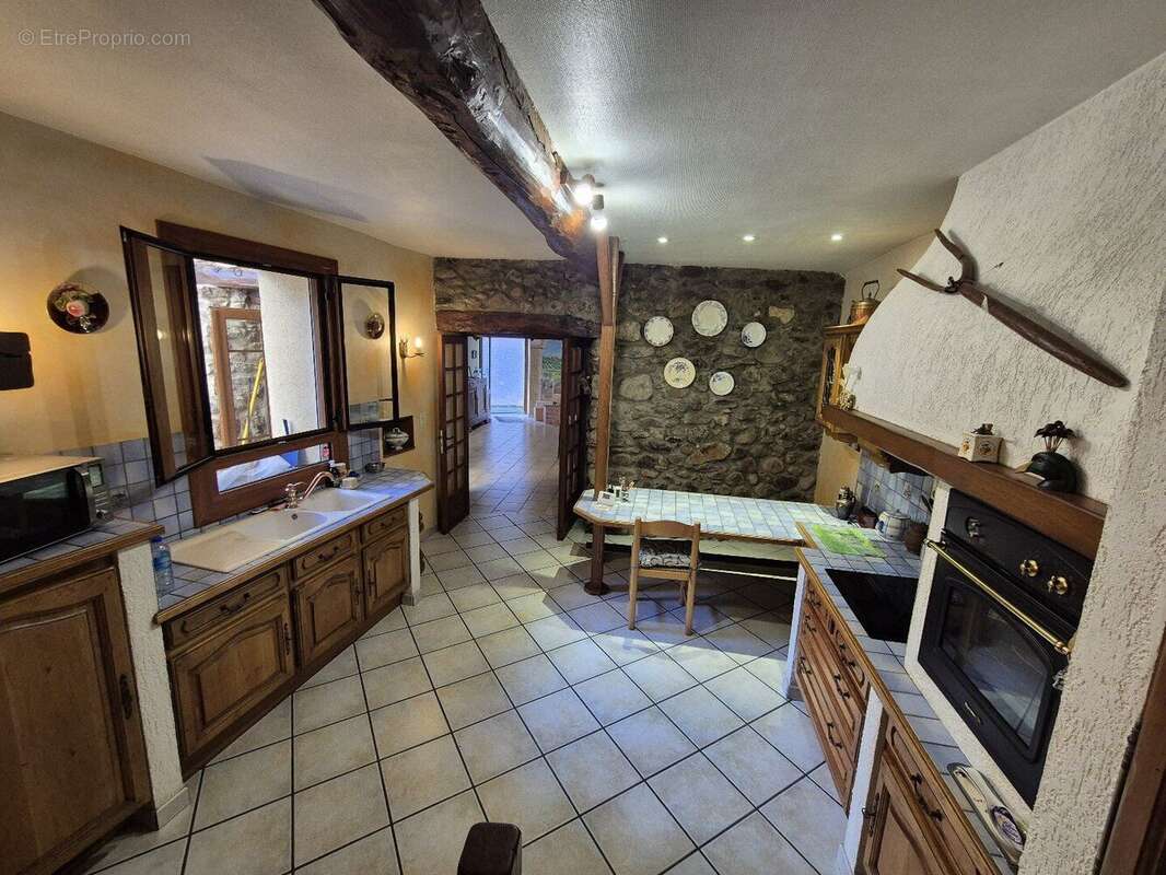 Maison T7 de 180 m² avec patio et jardin - photo 11