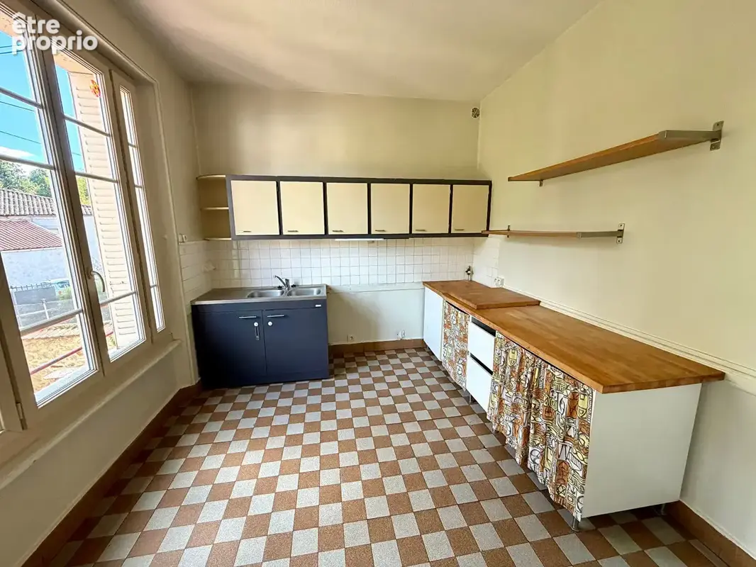 LES MARTRES DE VEYRE / Maison années 30 avec jardin à vendre ! - photo 7