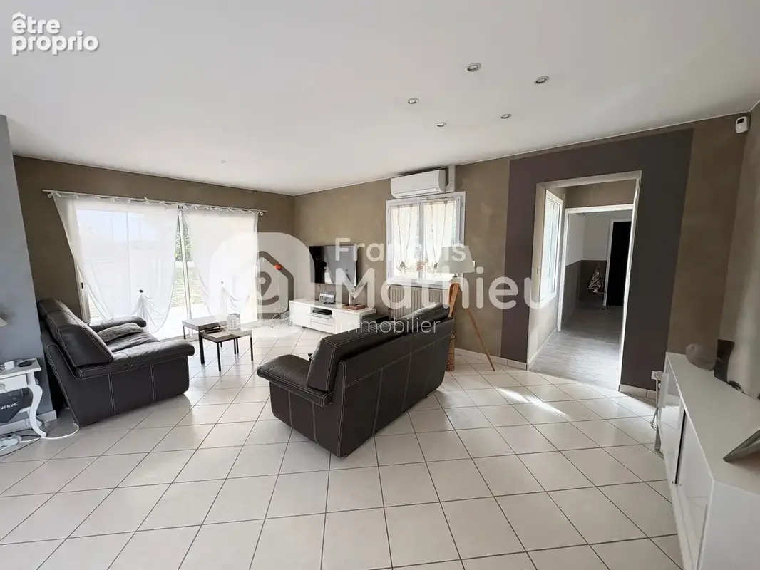 Ambérieux en Dombes : Maison de plain-pied 174m2 hab + garage - terrain 1 898m2 - photo 6