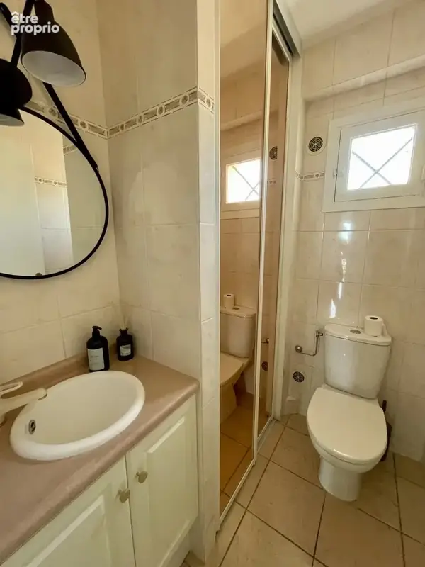 Appartement à vendre, rénové, proche port, vue mer avec terrasse - photo 10