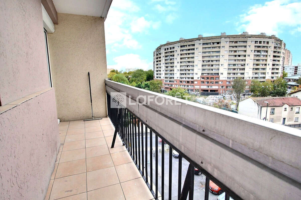 Appartement à VILLENEUVE-LA-GARENNE