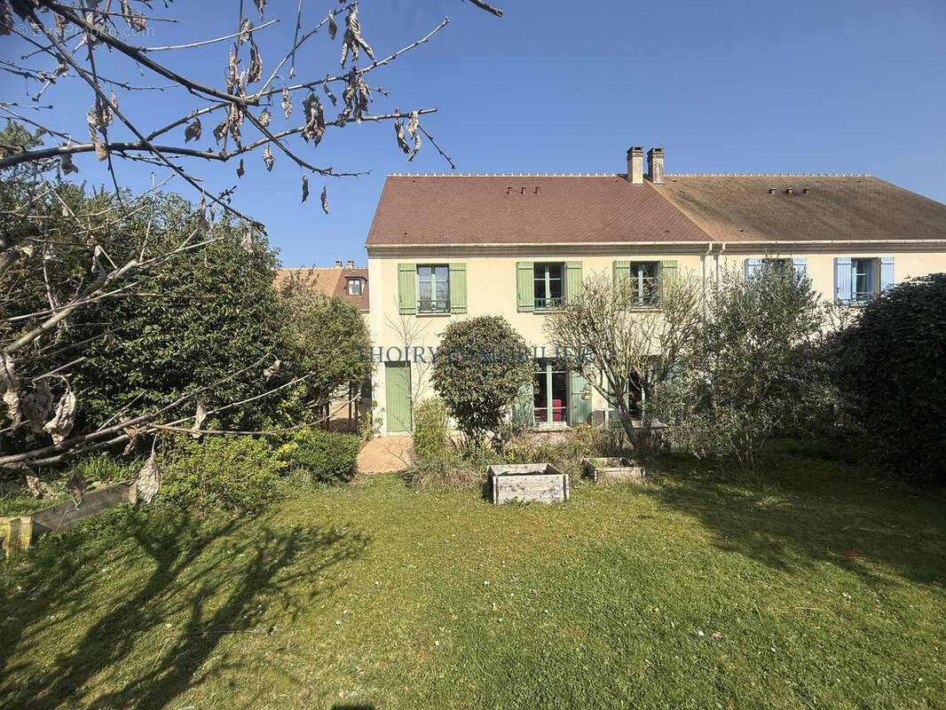 Maison à THOIRY