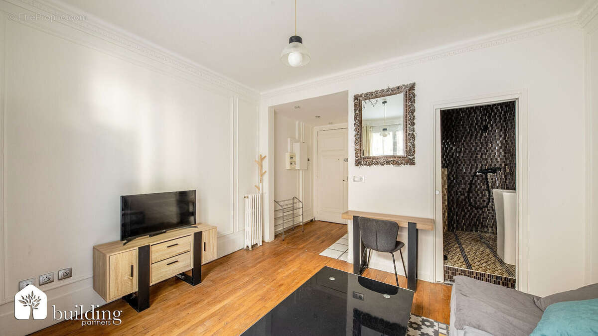 Paris 17e Étoile - Grand studio de 21m² avec terrasse de 7.35m² - photo 6