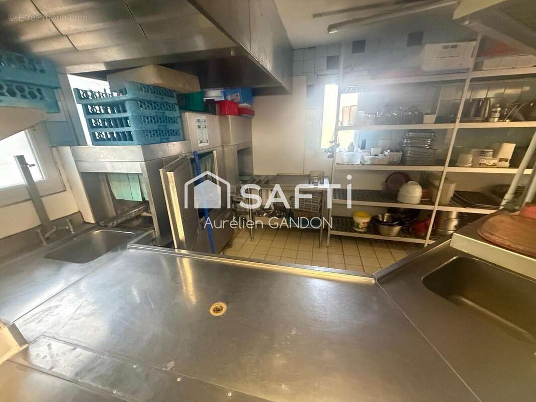 Photo 2 - Commerce à JOIGNY