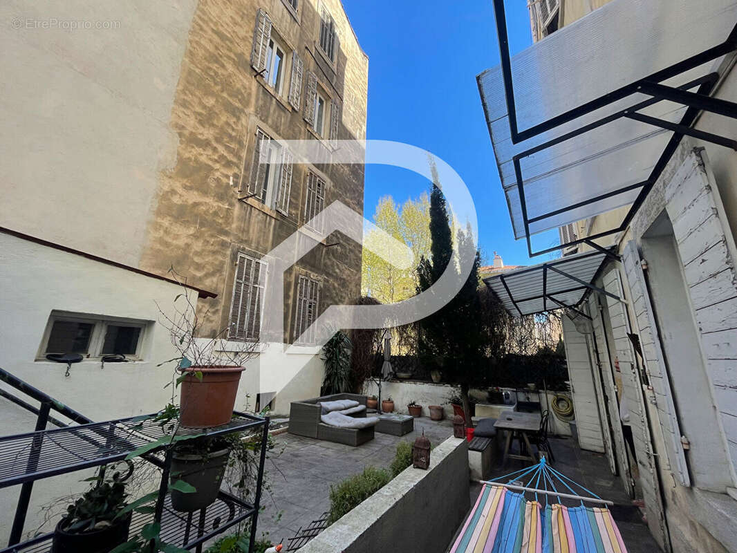 Appartement à MARSEILLE-4E