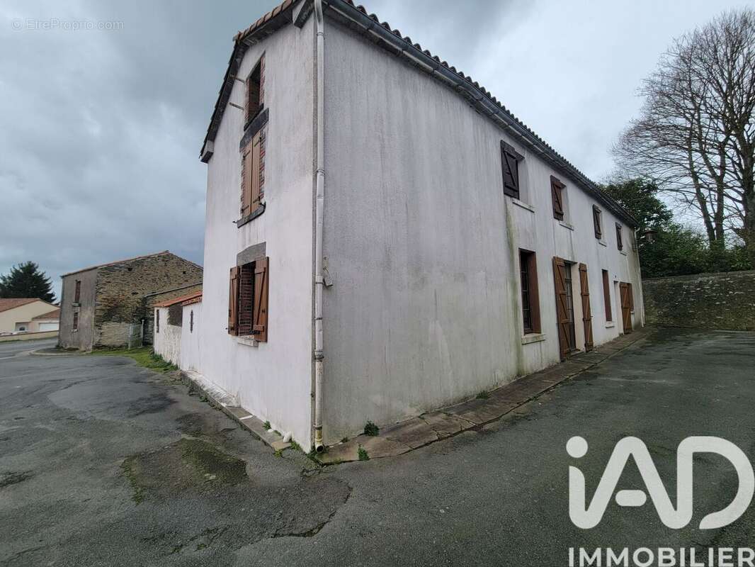 Maison 99 m² à Reaumur  - photo 2