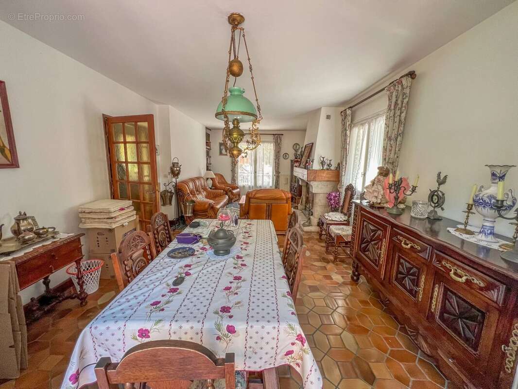 Maison à LE MESNIL-SAINT-DENIS