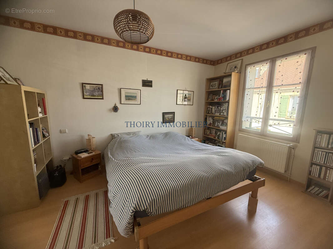 THOIRY. Maison traditionnelle de 127 m2 habitables sur 530 m2 de terrain - photo 11