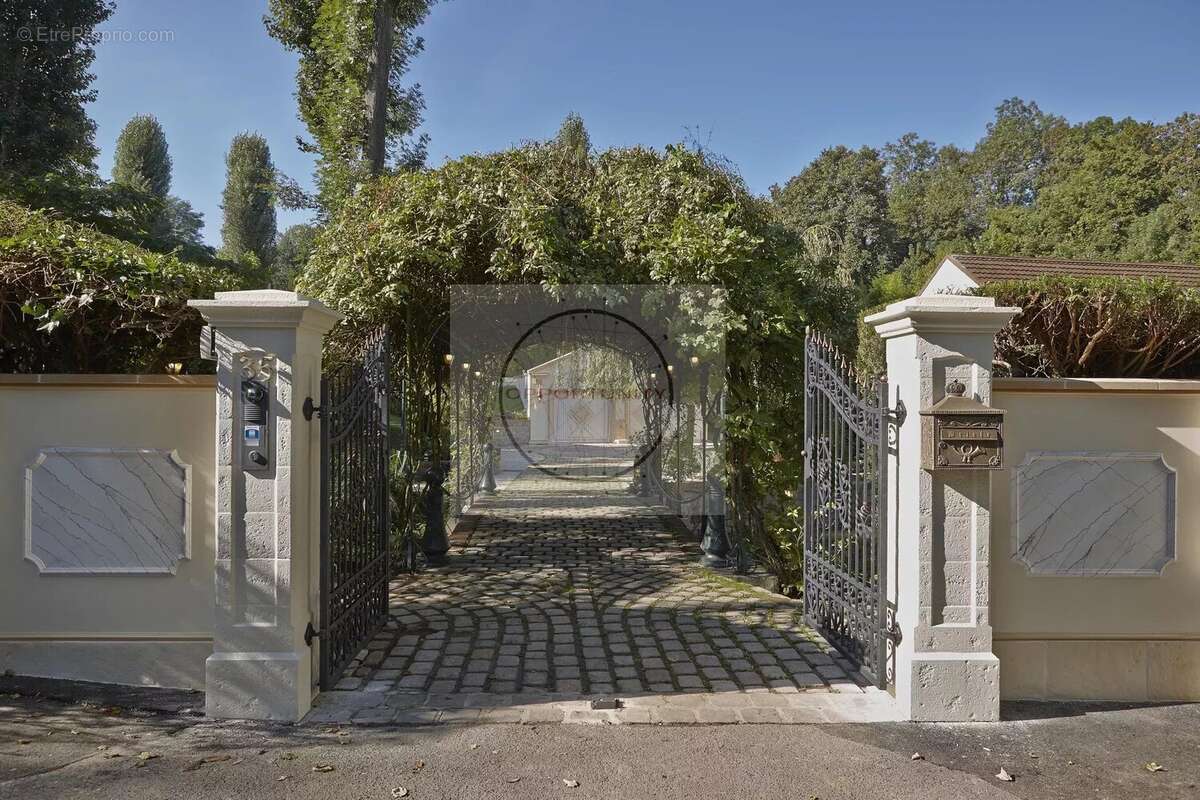 Maison à QUINCY-VOISINS