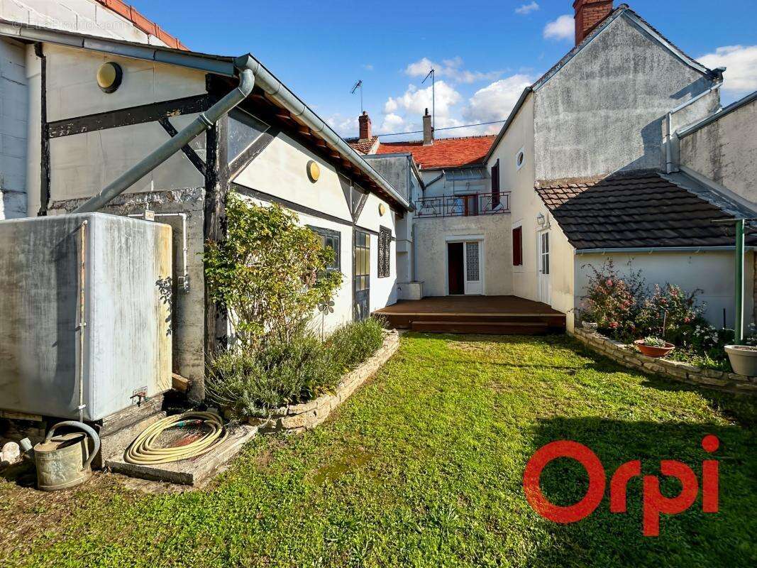 Maison à DUN-SUR-AURON