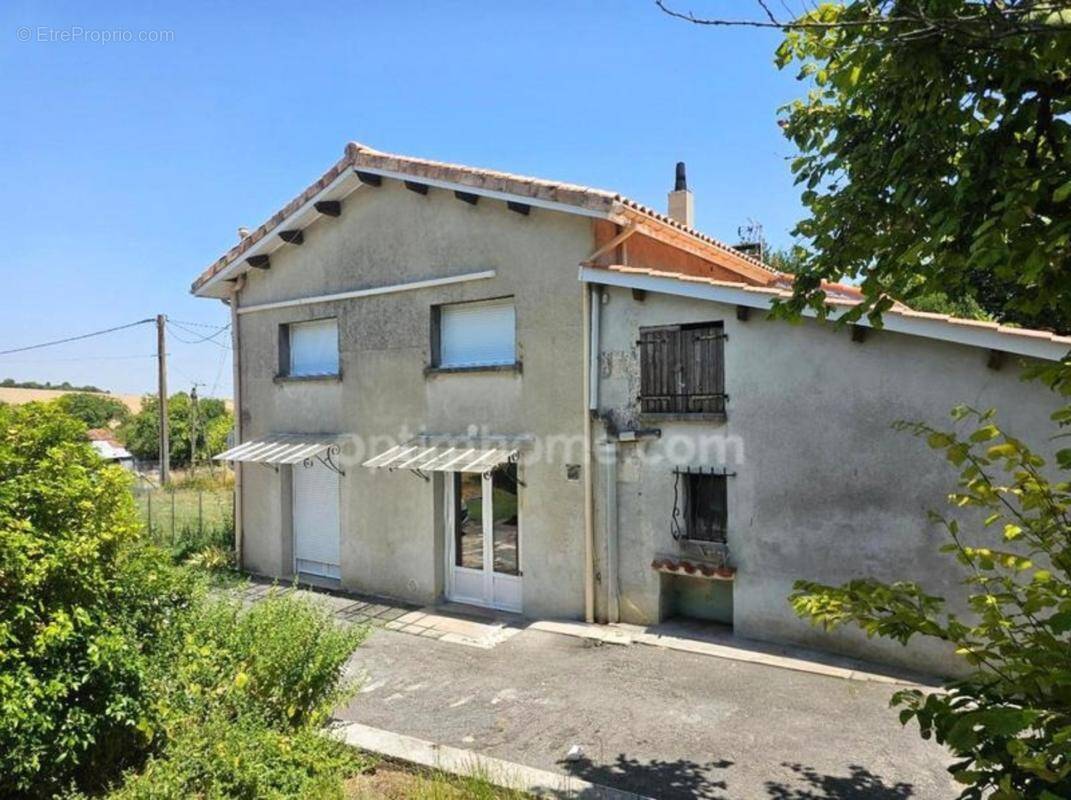 Maison à BARBEZIEUX-SAINT-HILAIRE