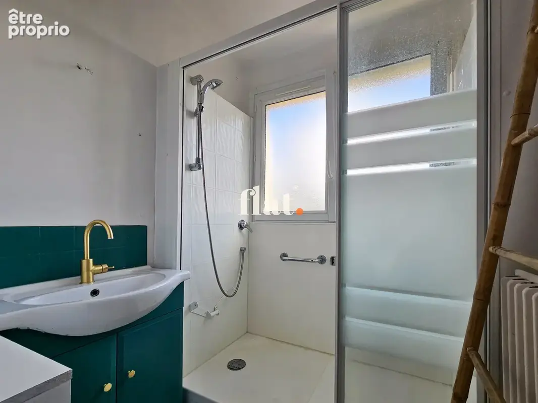 Appartement - 72 m2 - t4 (3ch) + parking + cave  - dpe d - photo 4