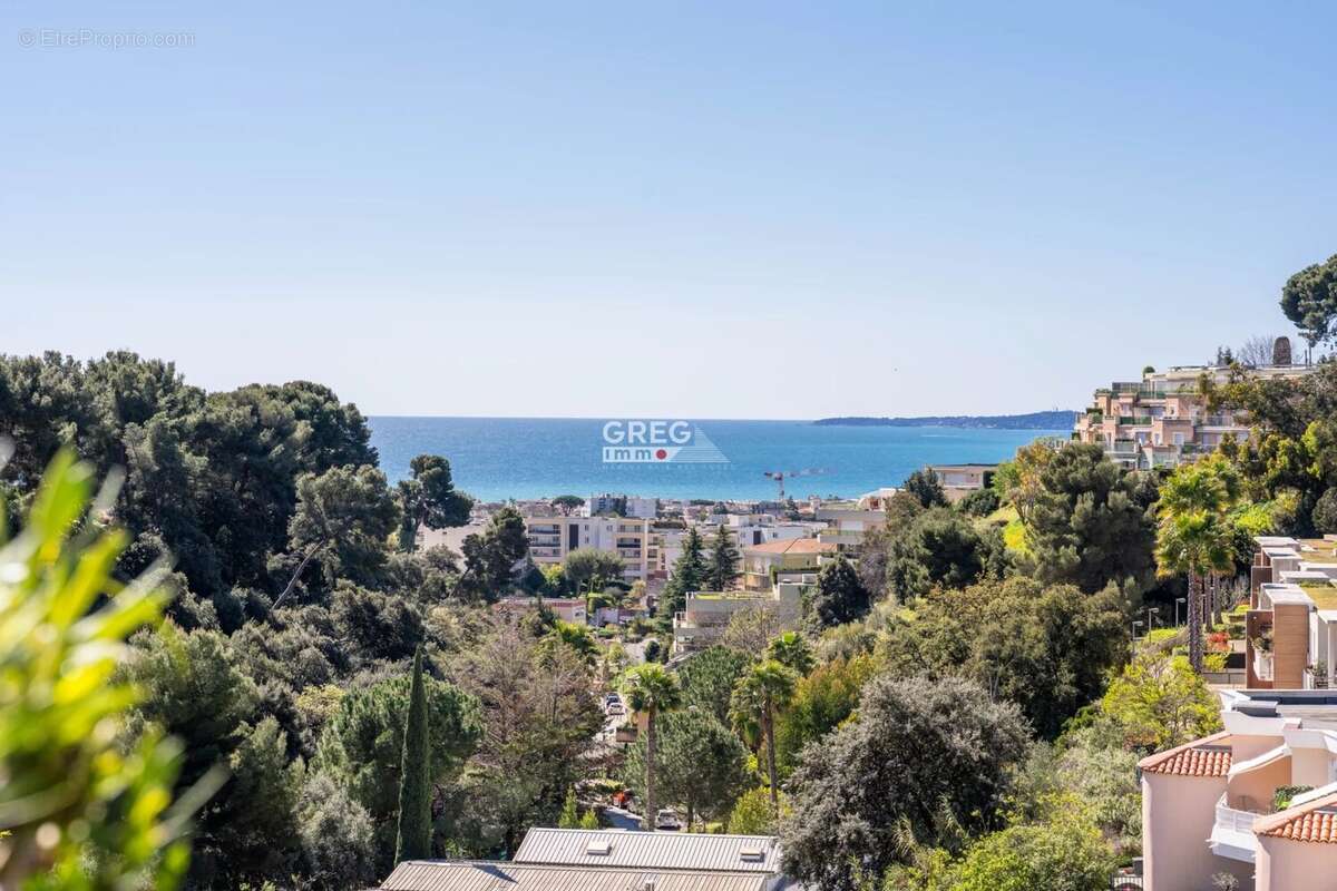 Appartement à SAINT-LAURENT-DU-VAR
