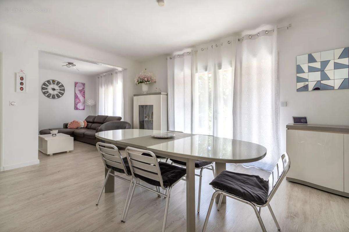 Carcès – villa familiale rénovée avec piscine - photo 3