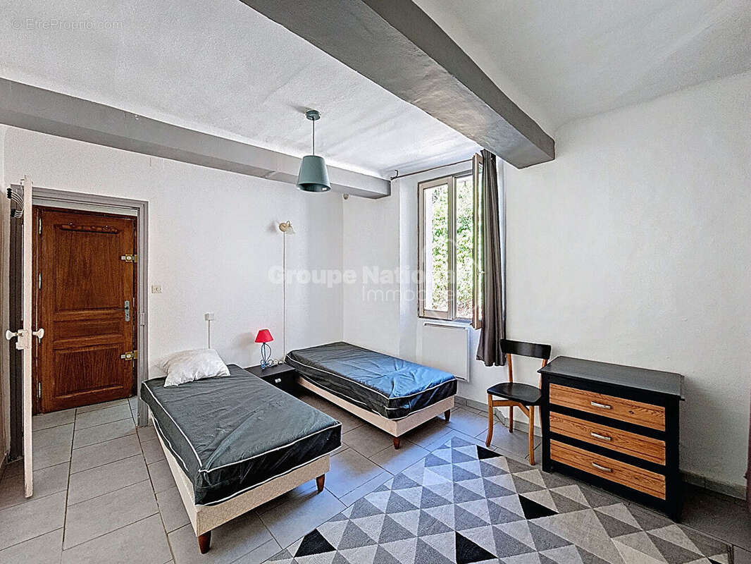 Appartement à BAGNOLS-EN-FORET