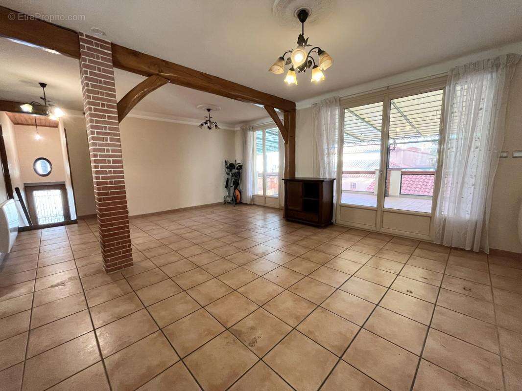 Maison à BRUGUIERES