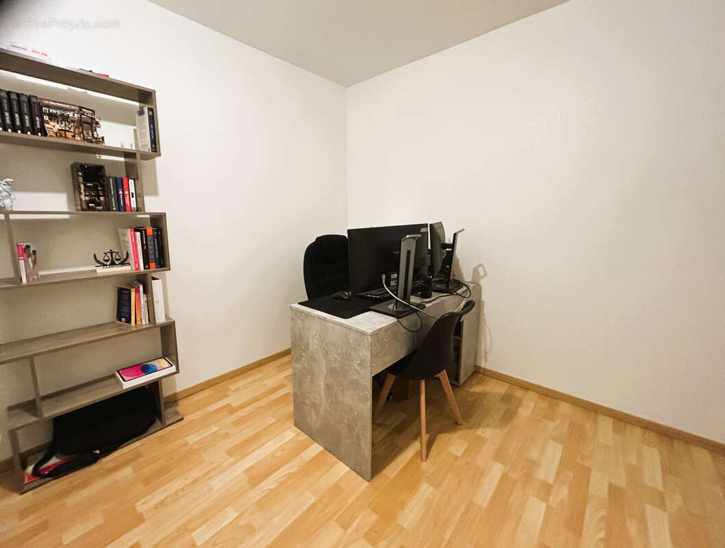 Grand appartement f3 duplex en residence securisee avec balcon et garage box vendu loue - photo 6