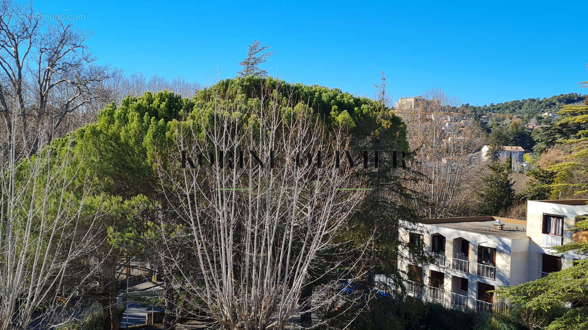 Appartement à GREOUX-LES-BAINS
