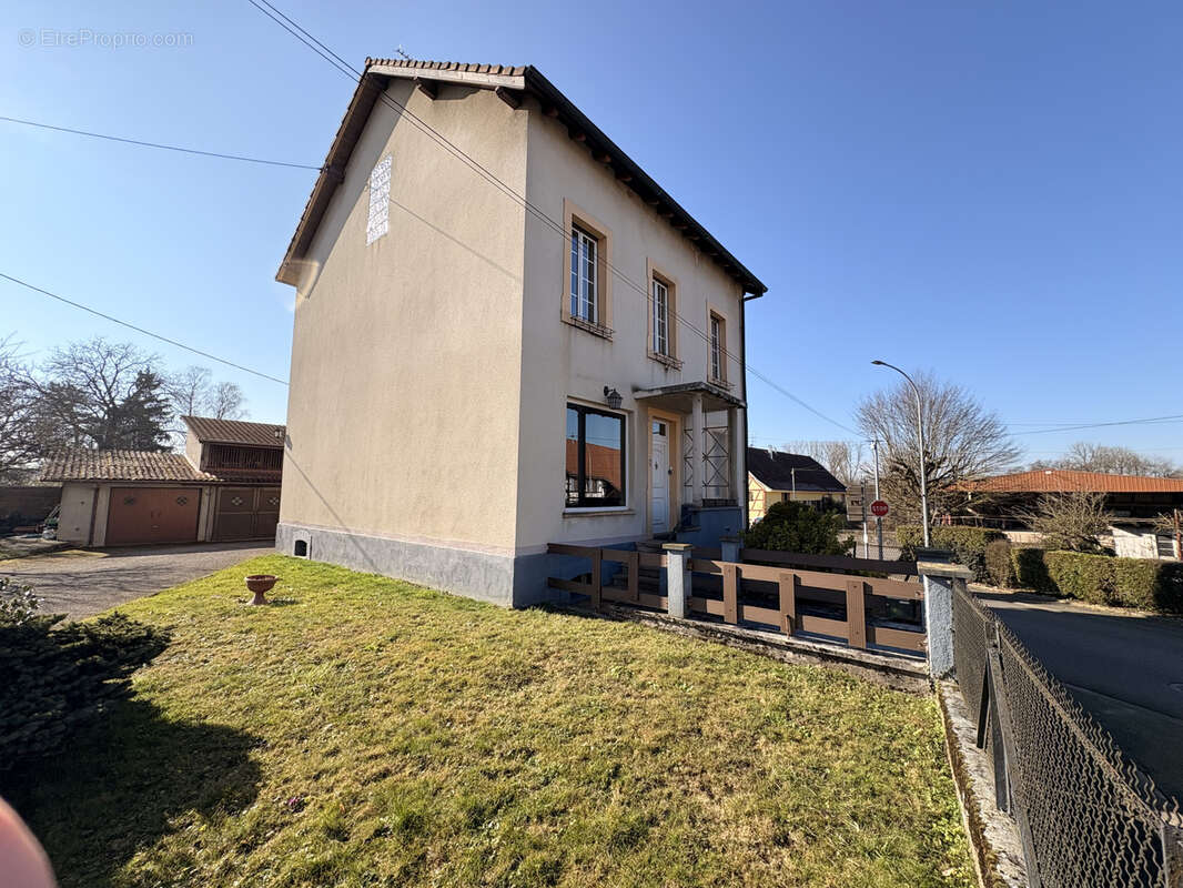 Maison à MONTREUX-VIEUX