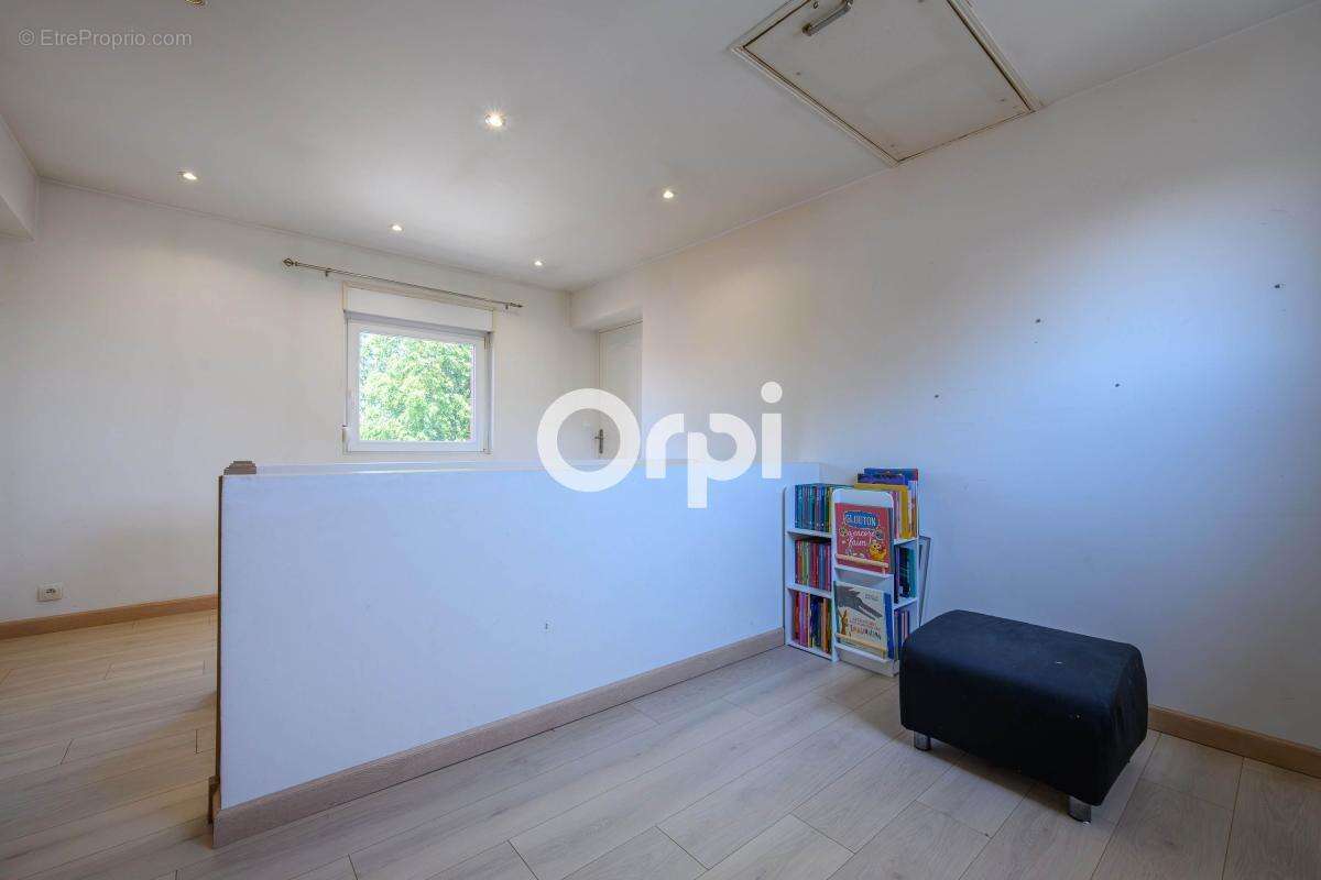 Maison 110m², Jardin, Stationnement - photo 10
