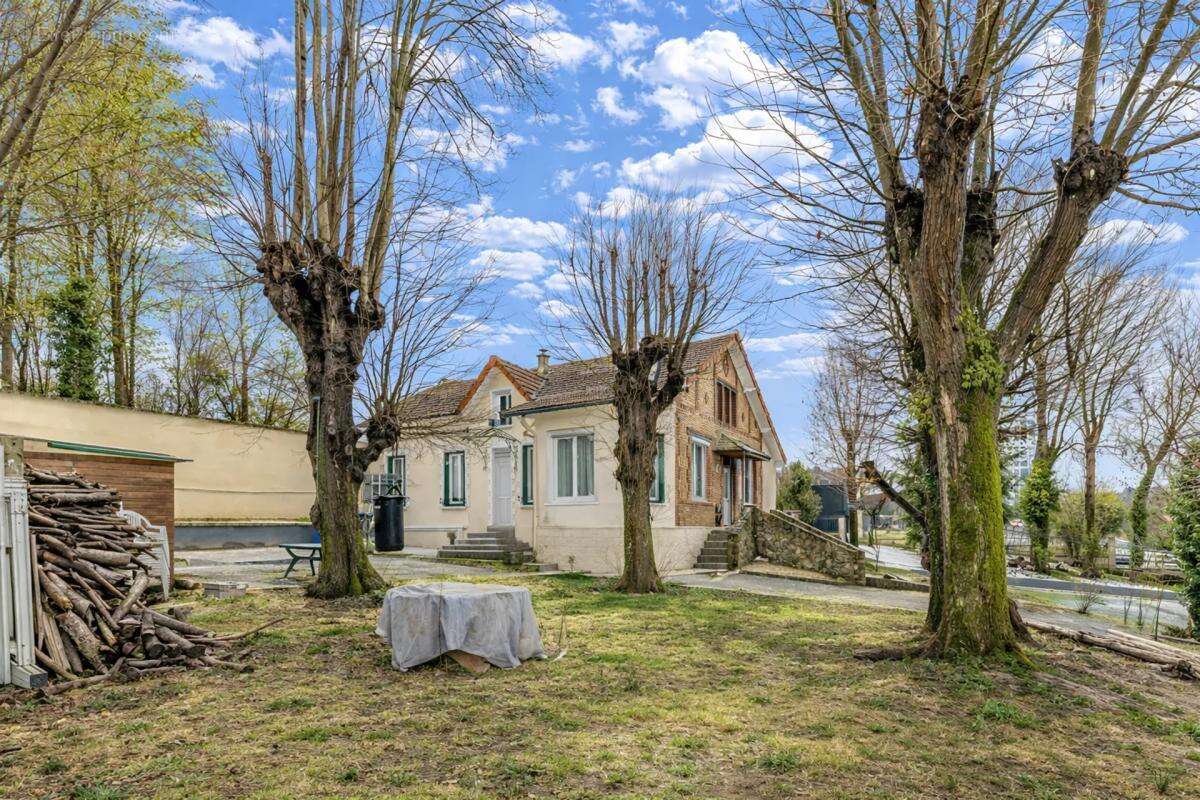 Maison à LE THILLAY