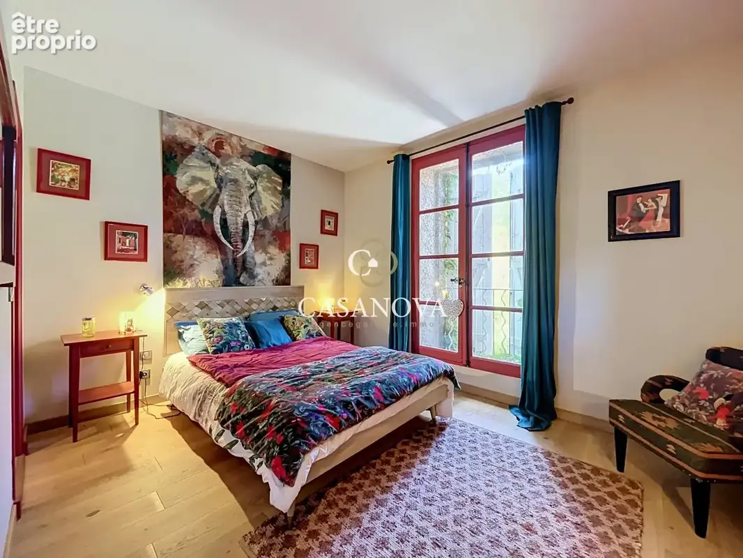 Aux abords de PEZENAS, derrière ses murs de pierre, se dévoile une propriété de caractère du XVIIIe siècle nichée dans un écrin  - photo 12