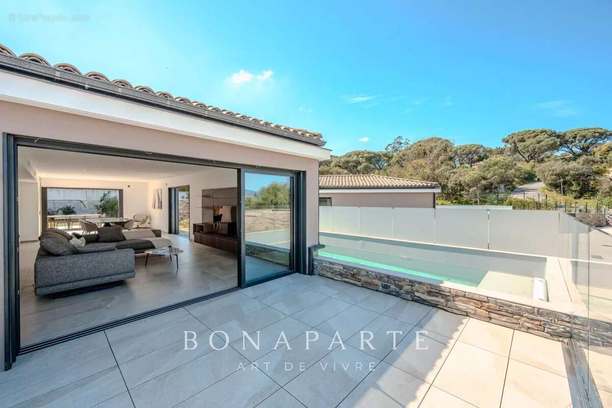 SAINT-TROPEZ GASSIN Exclusivité : Superbe villa-appartement en duplex avec vue mer exceptionnelle - photo 22