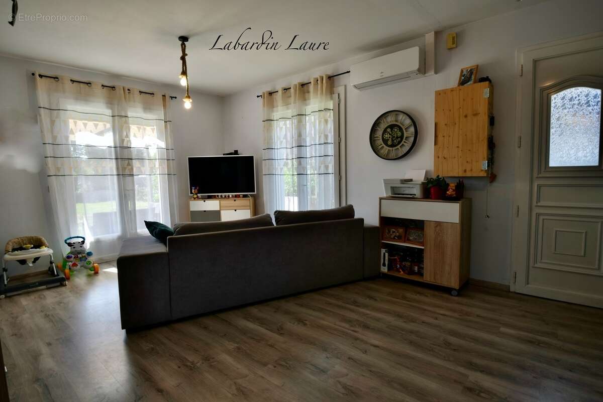 Maison de plain pied - 2 chambres  - 1 abri de jardin - terrain clos avec places de parking - photo 7