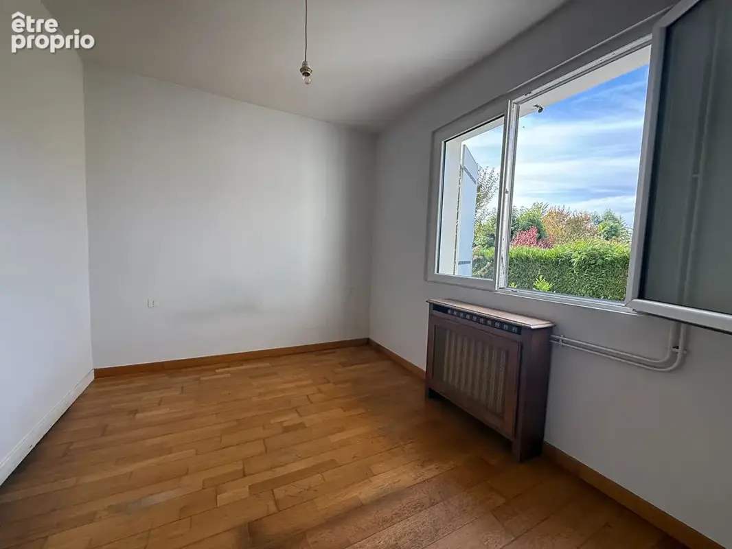 Maison de plain-pied  5 pièces au centre de Brain-sur-Allonnes - Réf 368 - photo 7