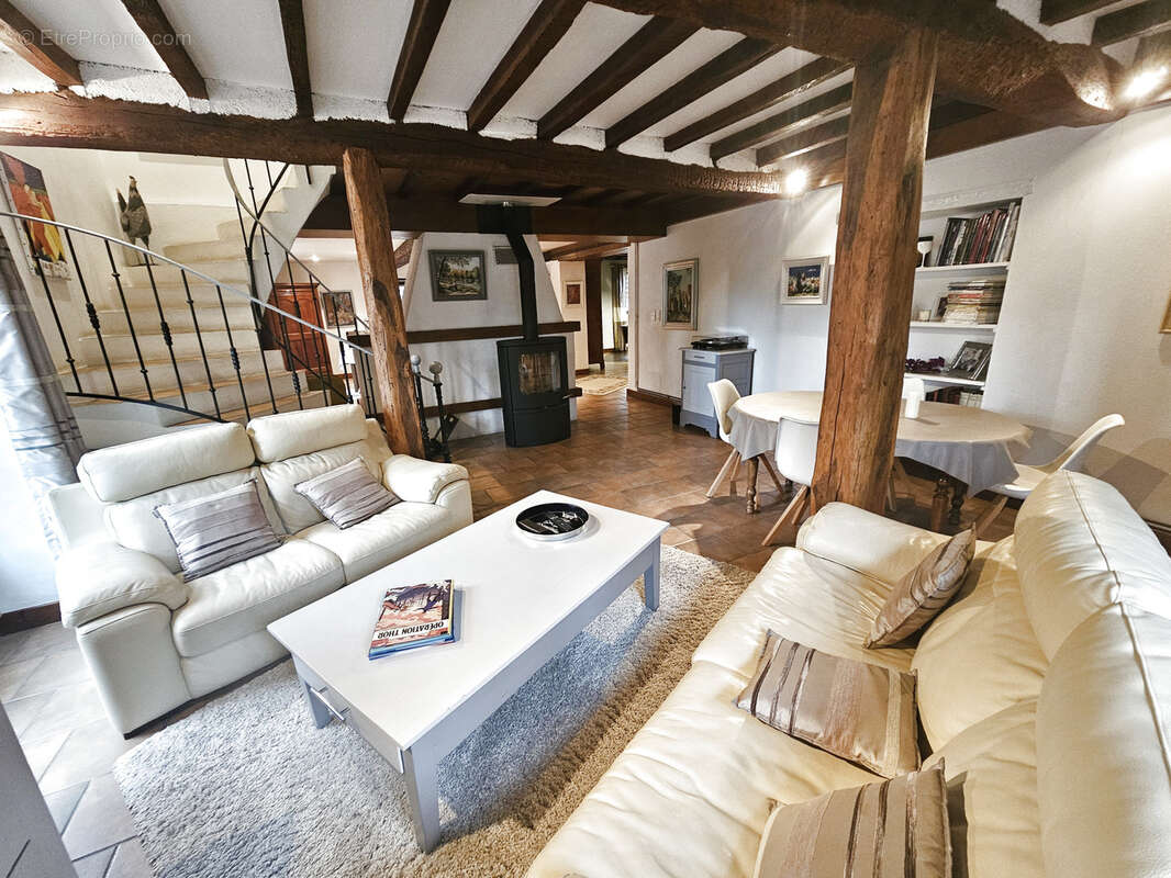 Maison à COMMELLE-VERNAY