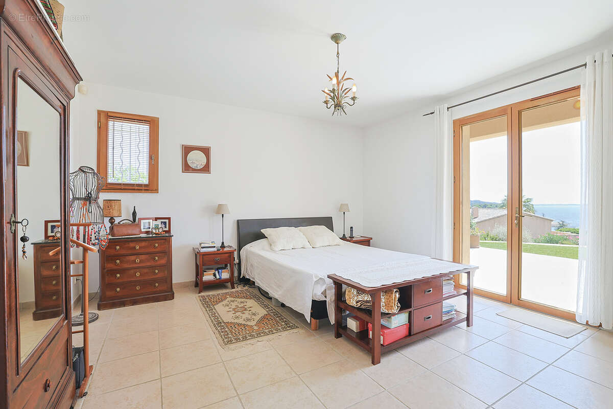 Maison à CARQUEIRANNE