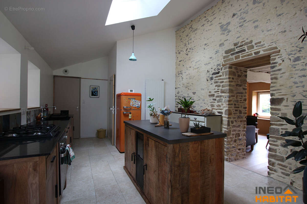 Maison à BOURG-DES-COMPTES