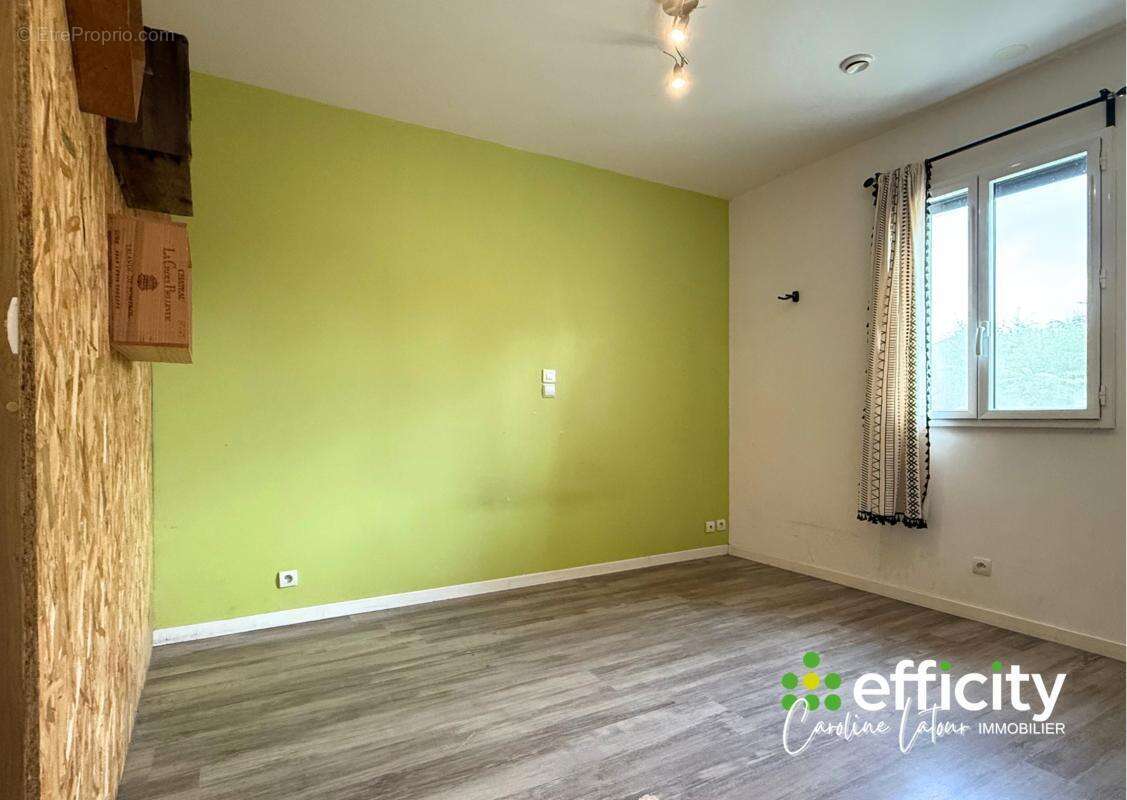 Maison à MARCILLY-LE-CHATEL